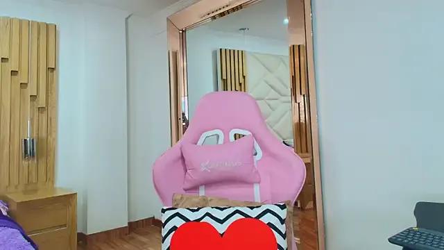 allie_pearl on StripChat 