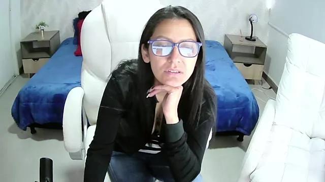 alma_blue on StripChat 