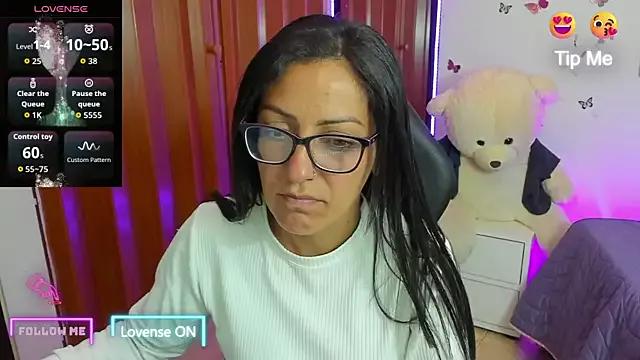 alma_blue on StripChat 