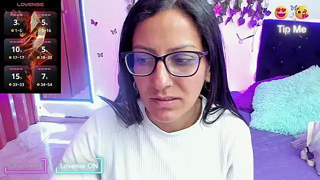 alma_blue on StripChat 