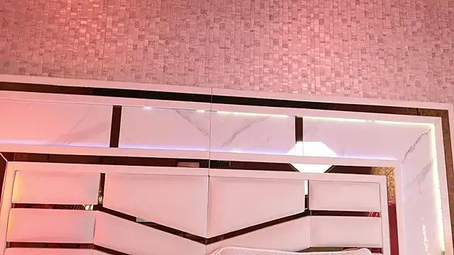 Freechat ambar_rosse25 on StripChat