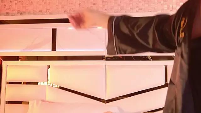 Freechat ambar_rosse25 on StripChat