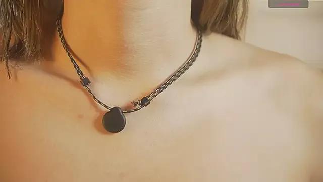 Freechat ambar_rosse25 on StripChat