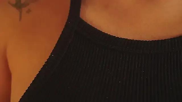 Freechat ambar_rosse25 on StripChat