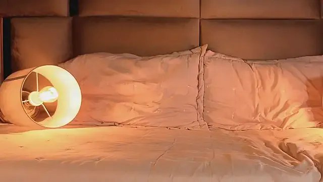 Freechat angelinepossy on StripChat