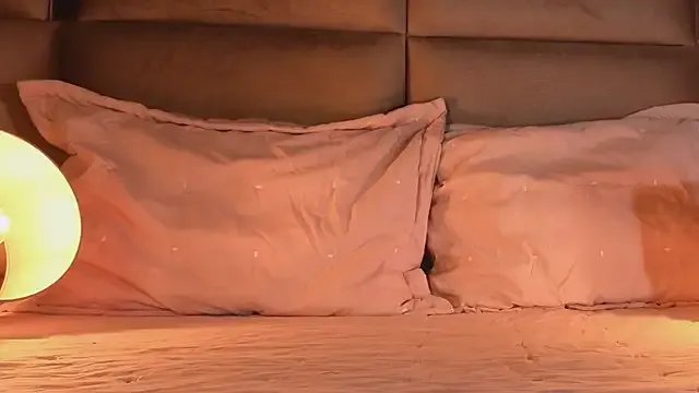 Freechat angelinepossy on StripChat