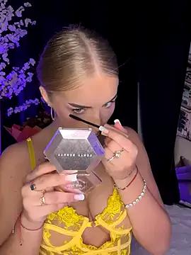 AubrieleRouj1 — 15 SQUATS NAKED 