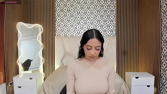 Freechat BEELLA_TAY1 on StripChat