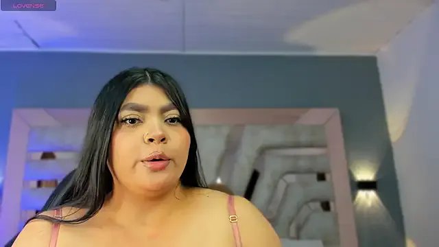 Freechat BellaBoobs_ on StripChat