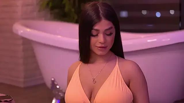 Freechat BellaNoirre on StripChat