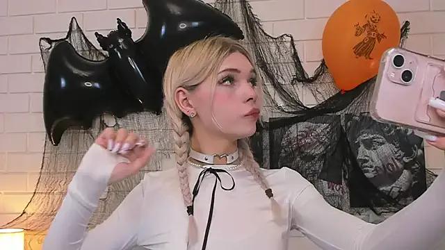 Blondy_Fina — Show ass in Doggy naked