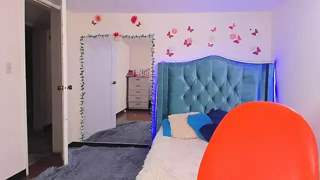 Group CataleyaHot_132 on StripChat