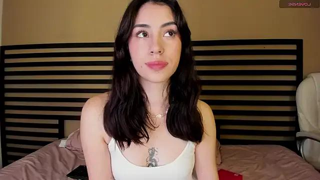 Catyloves on StripChat