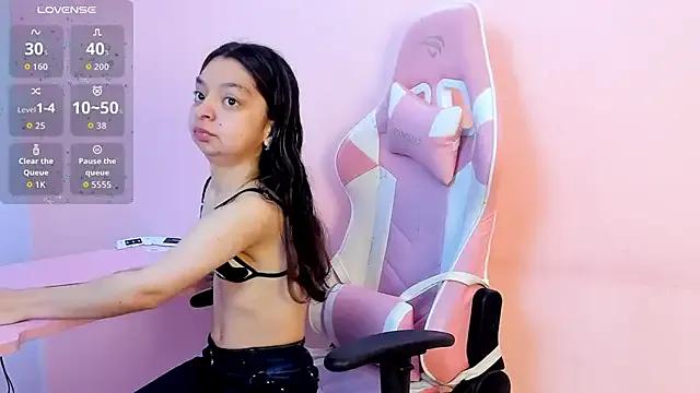 Freechat CharlotteMuller on StripChat