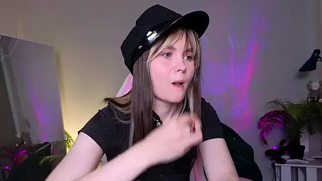 Freechat CiriRianonn on StripChat