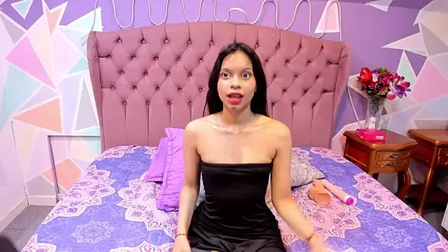 Private CloeyGraweing on StripChat