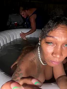 Group CUMQUEEN-XXX69 on StripChat