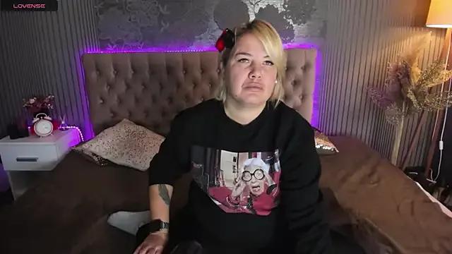 Freechat CurlyDreams on StripChat