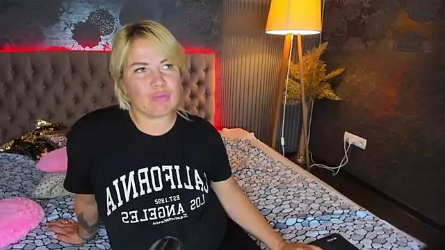 Freechat CurlyDreams on StripChat