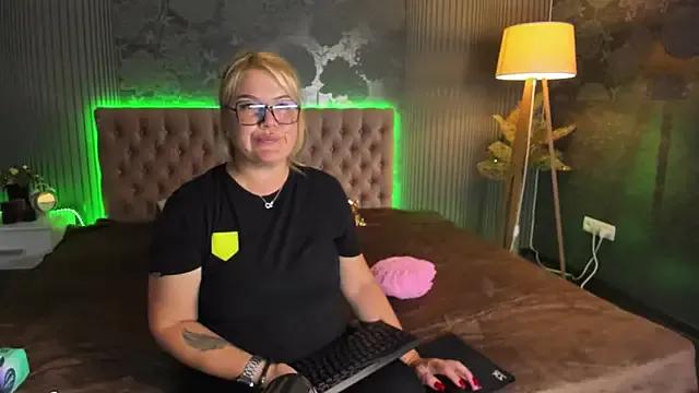 Freechat CurlyDreams on StripChat