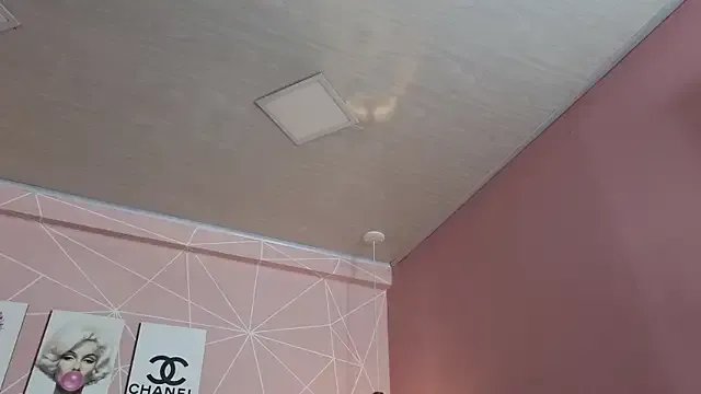 dolly_zoe on StripChat 