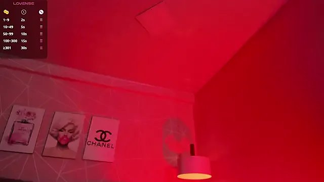 dolly_zoe on StripChat 