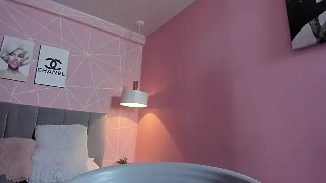 dolly_zoe on StripChat 