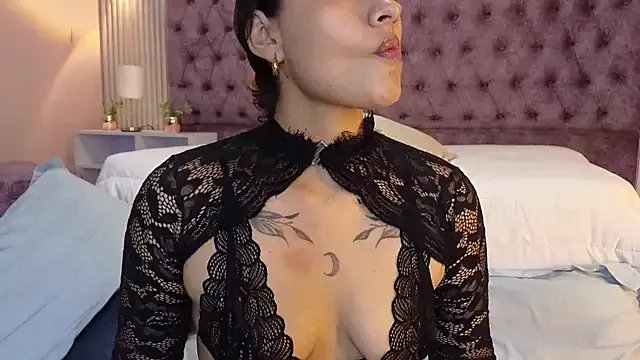 Freechat EMILYY_FOXY on StripChat