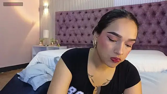 Freechat EMILYY_FOXY on StripChat