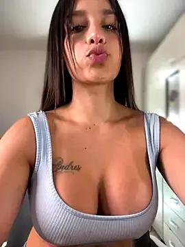 Freechat Emmily_19 on StripChat