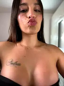 Freechat Emmily_19 on StripChat