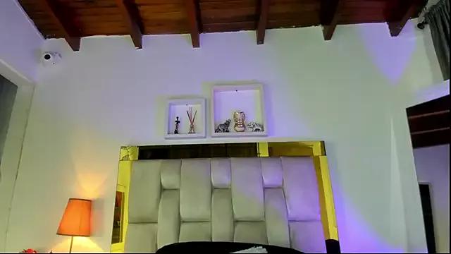 emmy_r on StripChat 