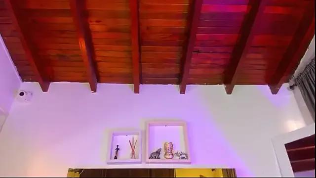 emmy_r on StripChat 