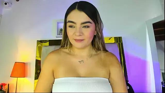 emmy_r on StripChat 