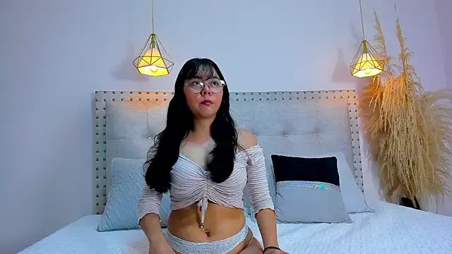 Freechat Esmeralda_cutes on StripChat