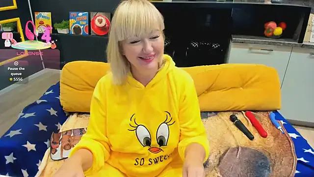 Freechat FlirtyMary on StripChat