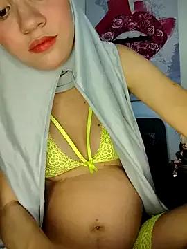hanaa_18 on StripChat 