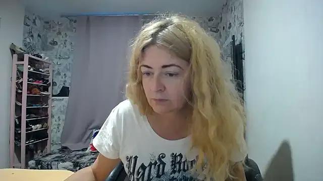 Helen1974 on StripChat 