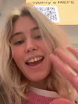 StripChat HoneyRay is Freechat HoneyRay — squeeze my boobs