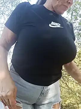 Freechat hugebobbs on StripChat