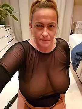 Isabellaa04's avatar