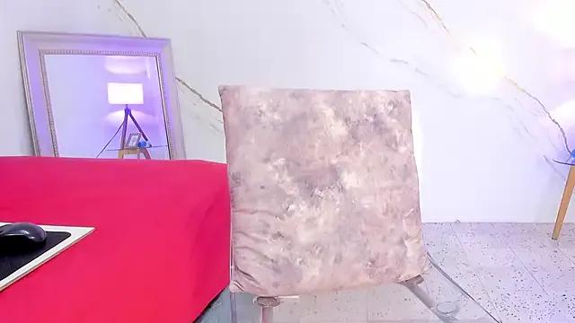 IsiisLovei on StripChat 