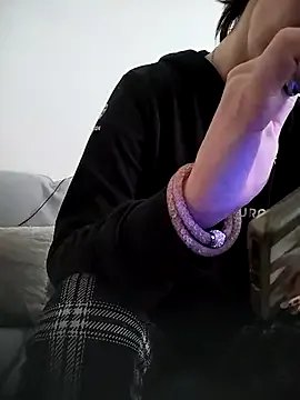 Freechat Laura_Ati on StripChat