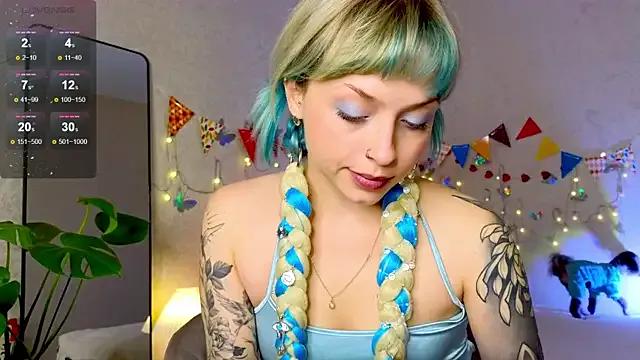 Freechat lavenderluxe on StripChat