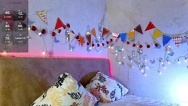 Freechat lavenderluxe on StripChat