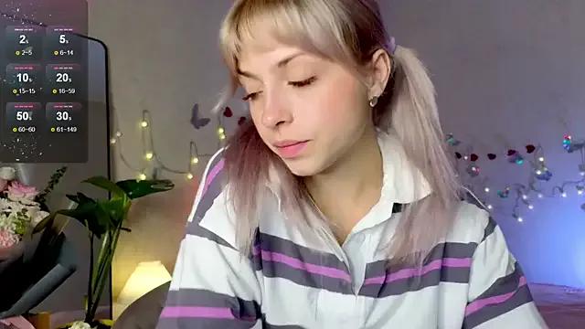 Freechat lavenderluxe on StripChat