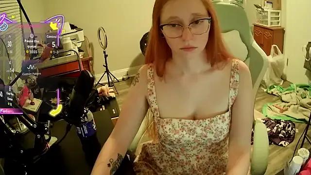 LilyFoxxx on StripChat