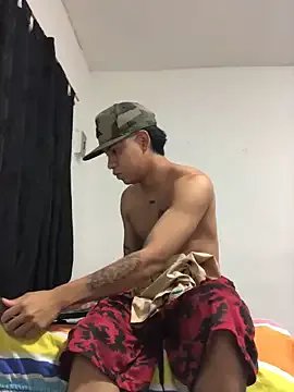 Freechat logannth on StripChat