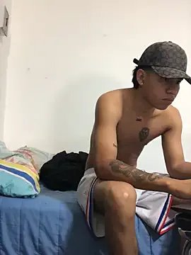 Freechat logannth on StripChat