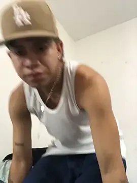 Freechat logannth on StripChat